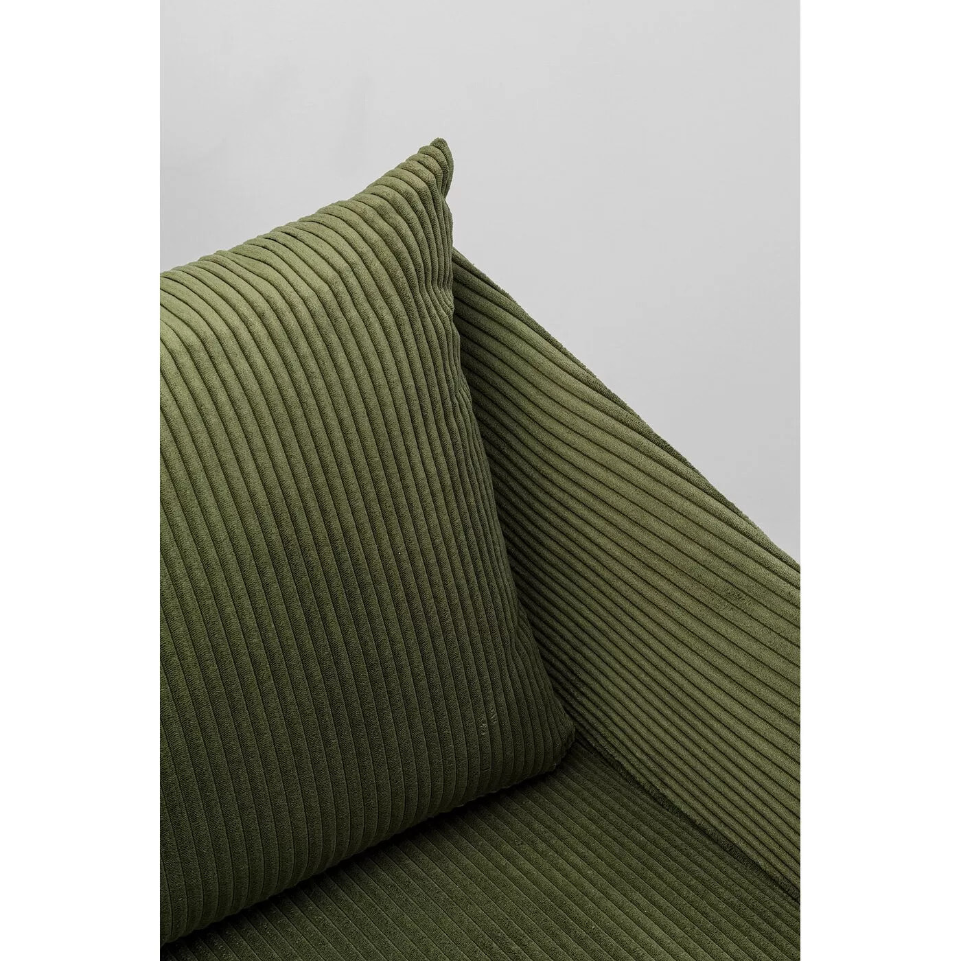 Fauteuil pivotant Milo velours vert Kare Design