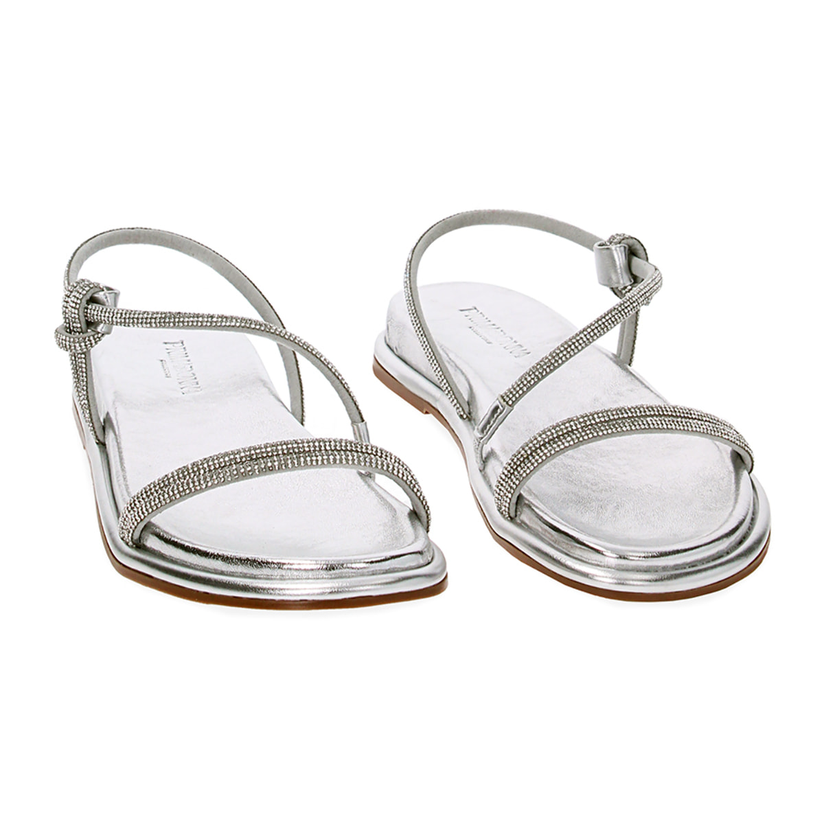 Sandalias bajas plateadas en laminado con piedras