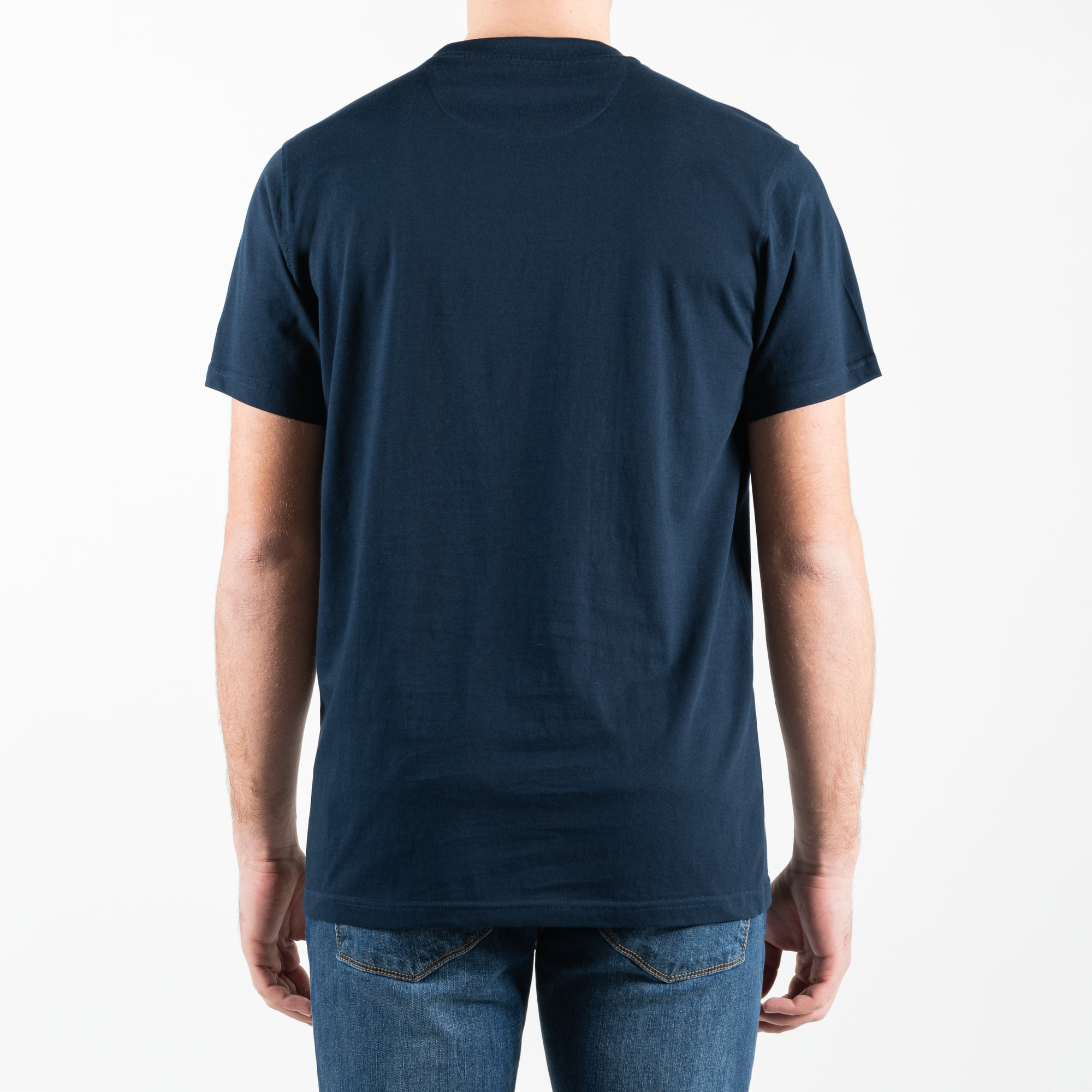 T-shirt con con ricamo centrale e dettaglio della bandiera americana intarsiata sulla manica sinistra