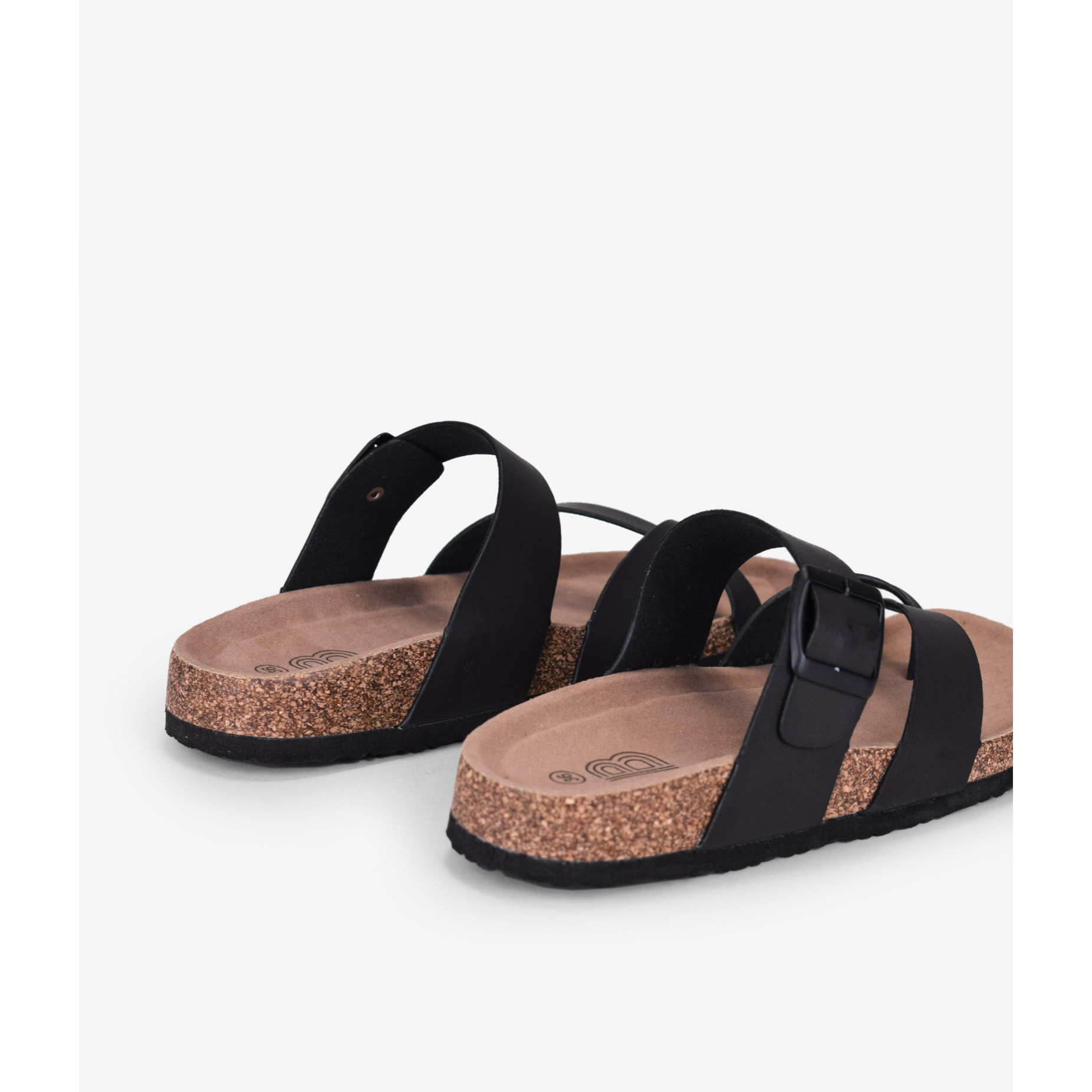 Sandalias de dedo planas negras con suela de corcho