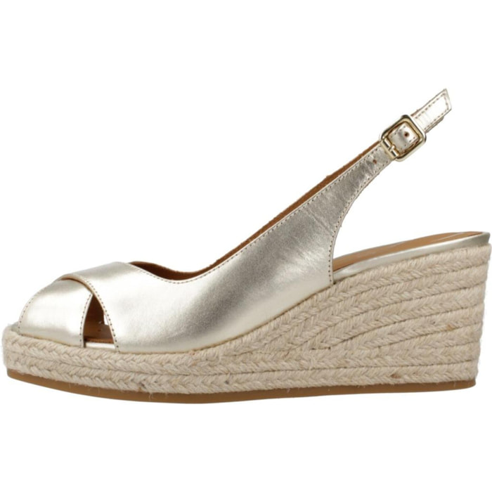 Sandalias Mujer de la marca GEOX  modelo D PANAREA A ORO