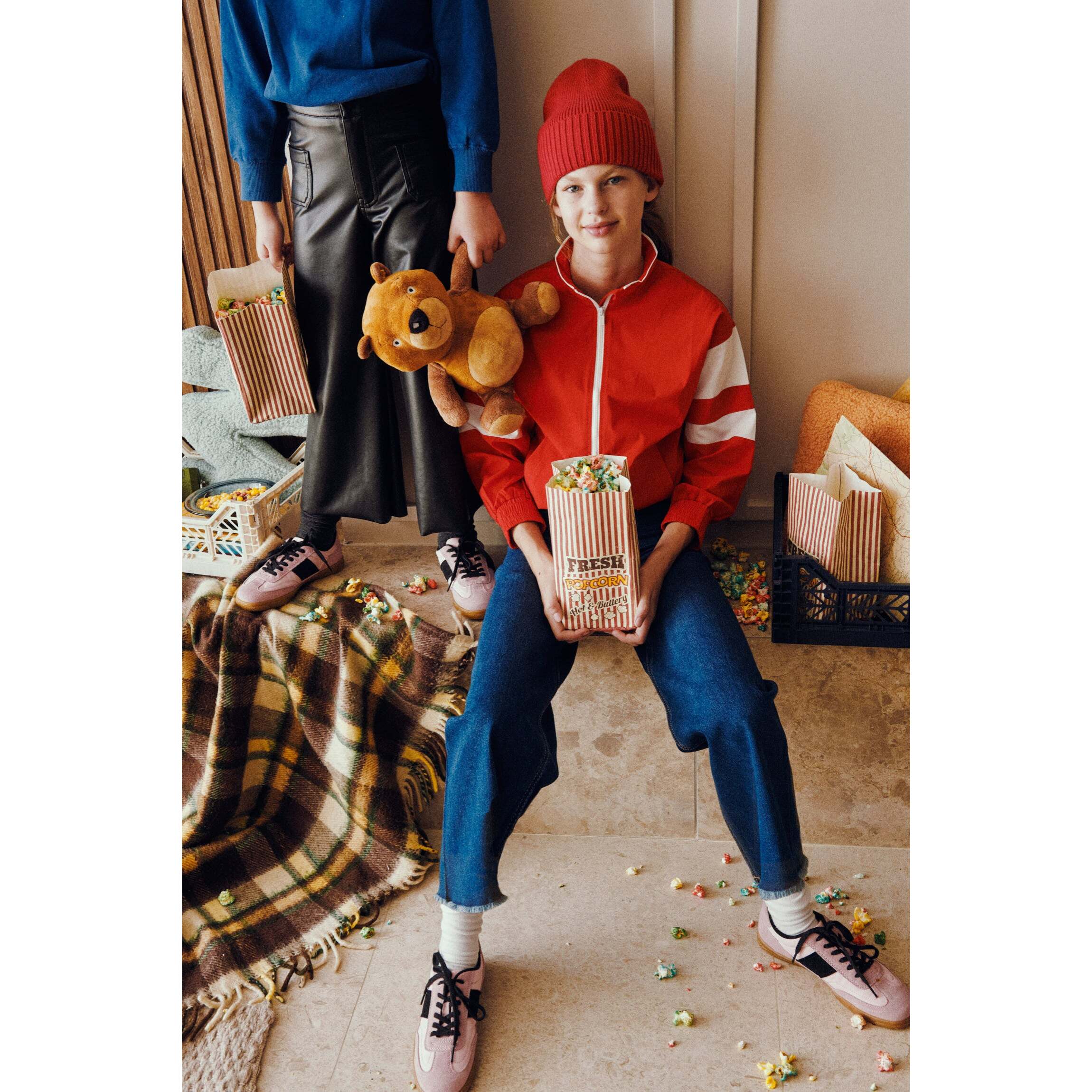 Pantaloni da bambina in denim blu navy a gamba larga