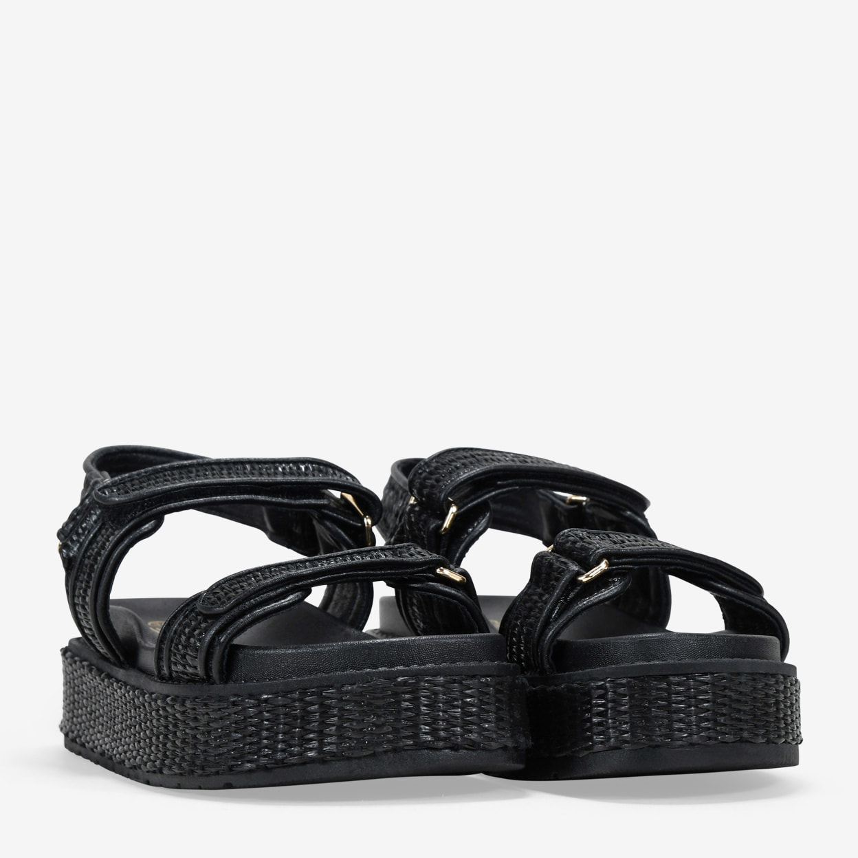 Sandalias plataforma negras en esparto