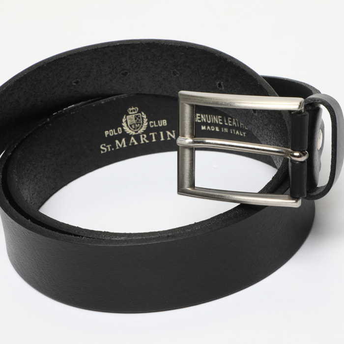 Cintura in pelle e fibbia in metallo