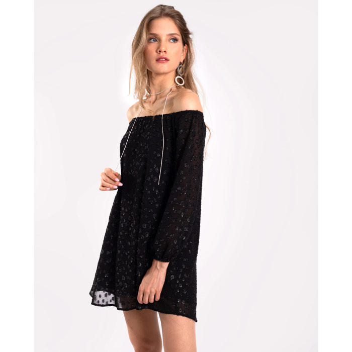 Vestido corto con escote bardot y manga larga