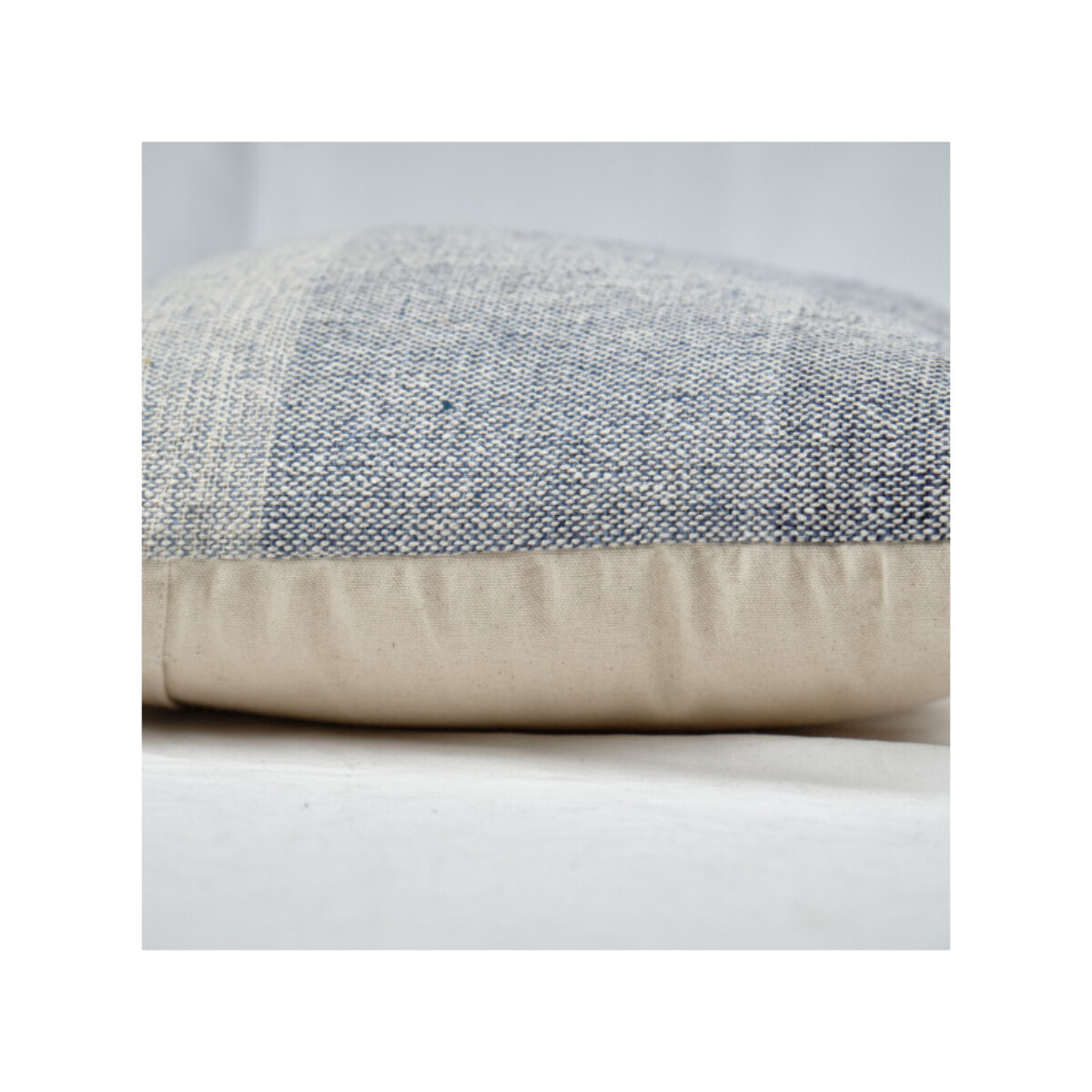 Coussin en coton brodé carré 40 x 40 cm motifs à rayures - LINE