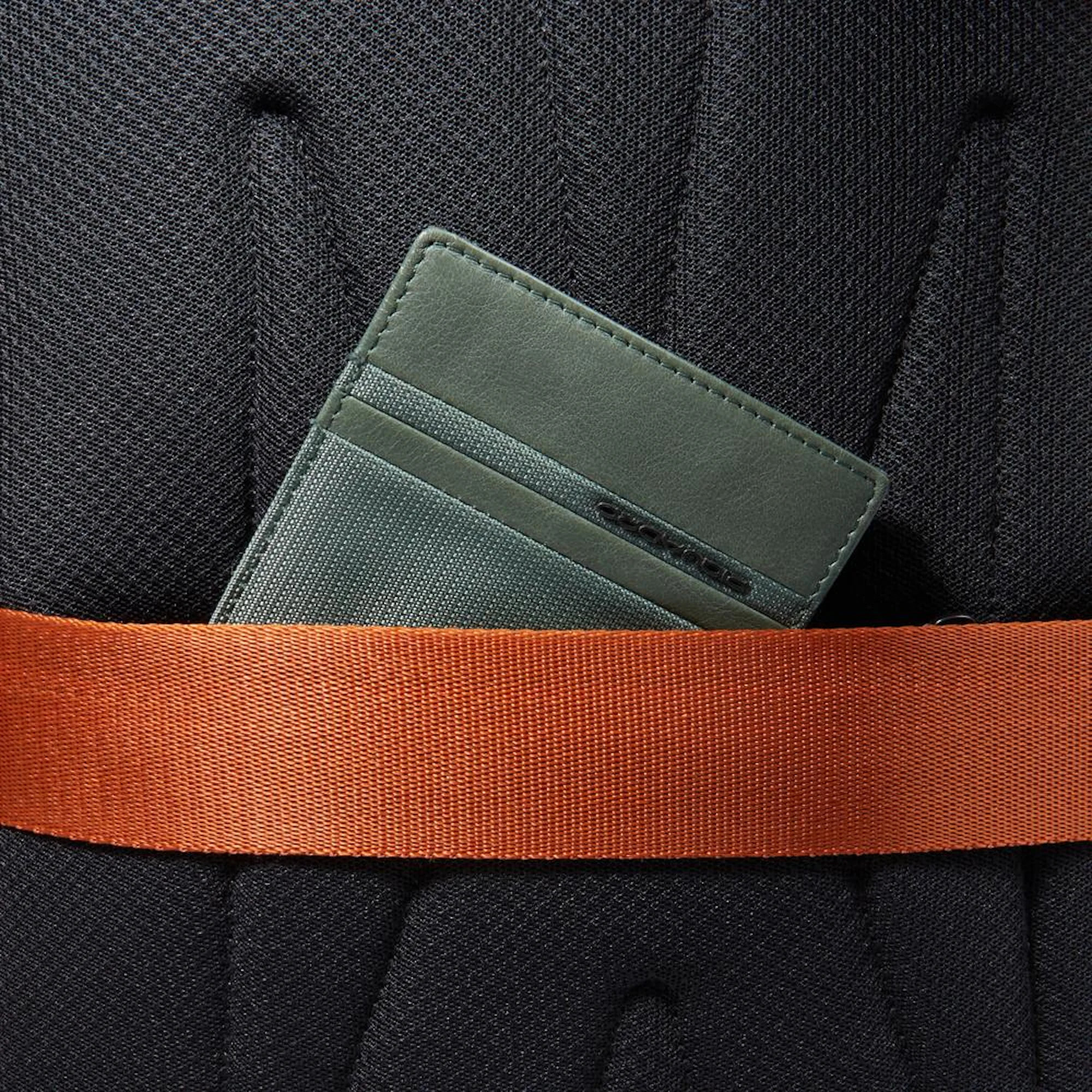 Piquadro Zaino da viaggio porta pc e iPad® con protezioni antiurto e RFID