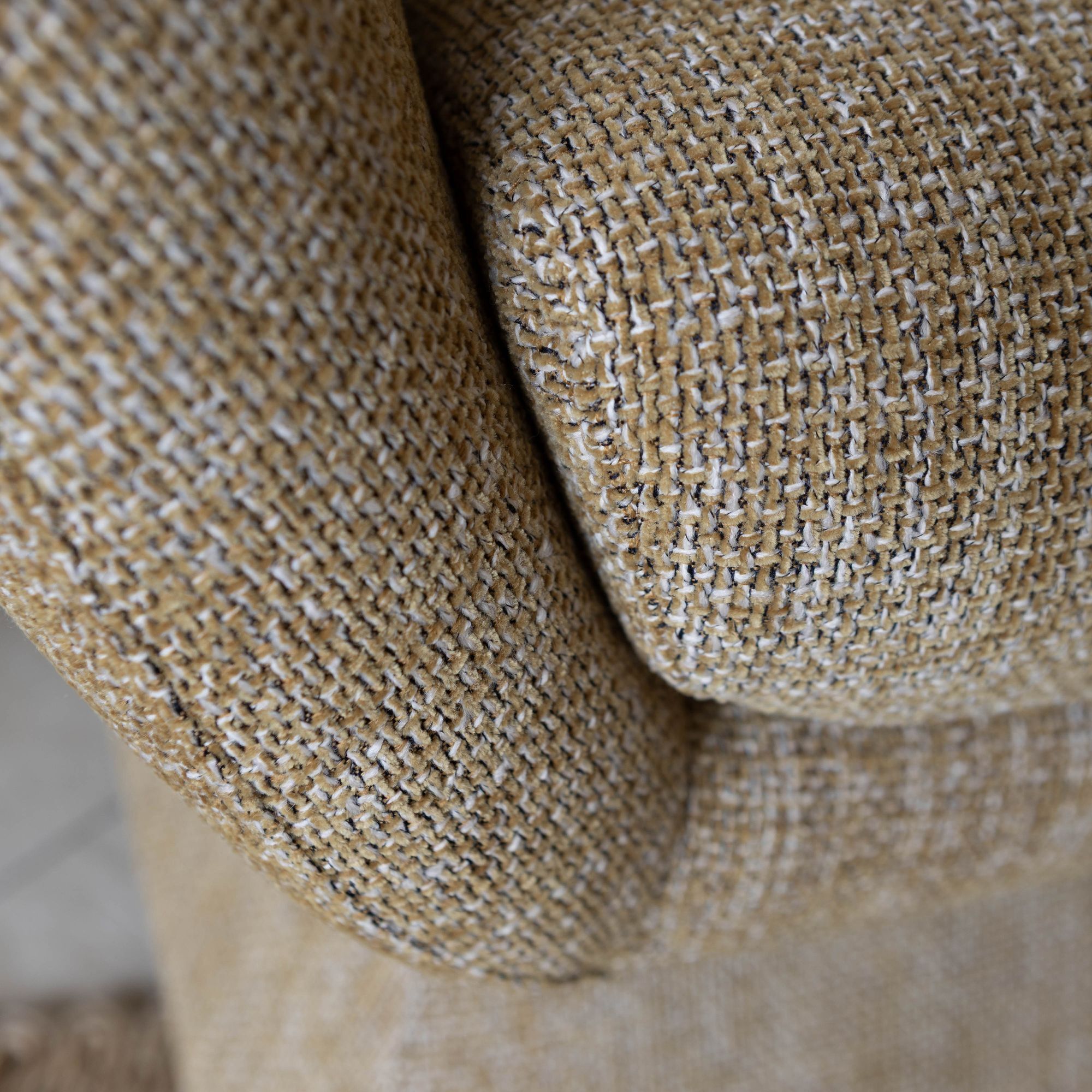 Fauteuil pivotant en tissu tweed ocre chiné SIXTIES