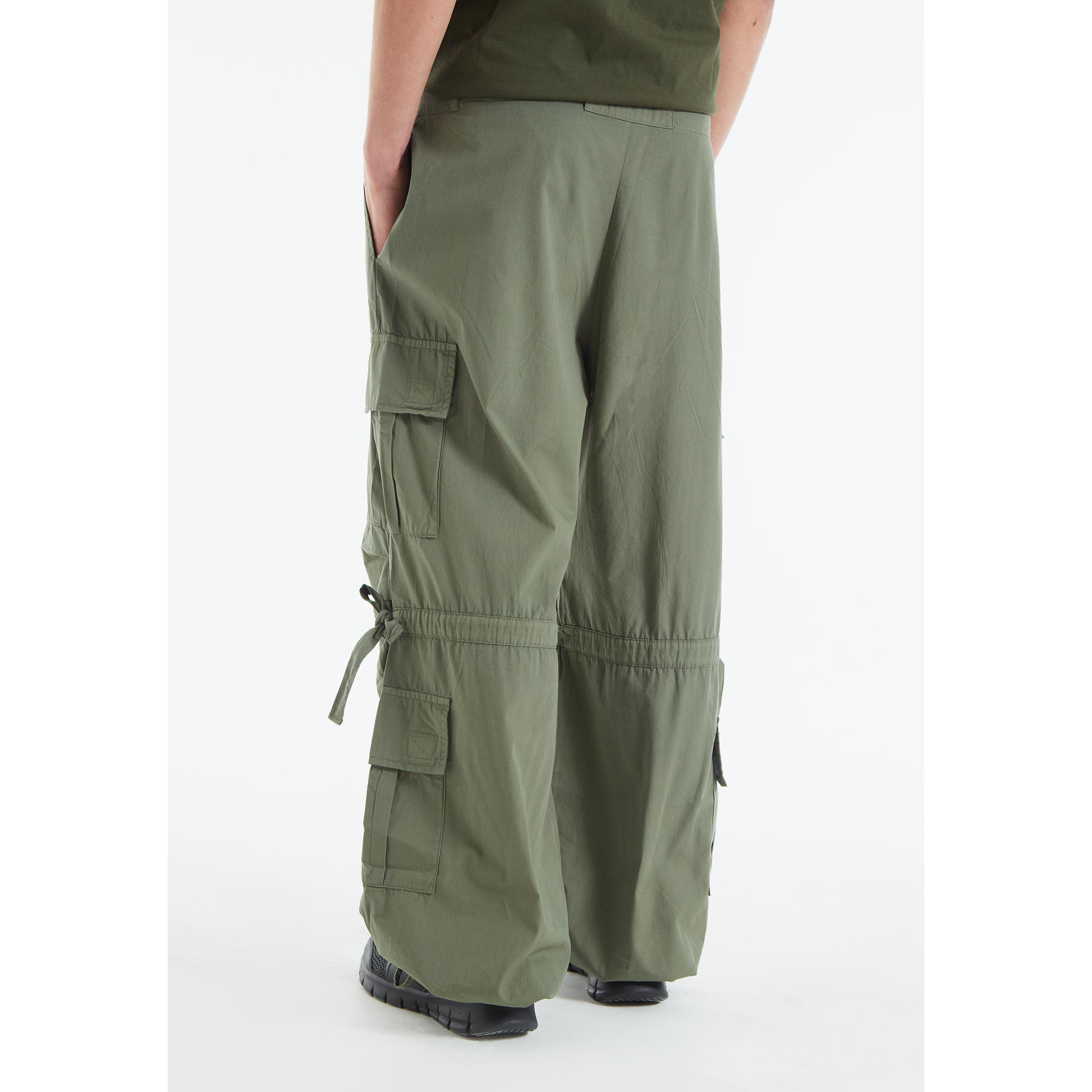 Pantaloni cargo con doppie tasche e coulisse intermedia