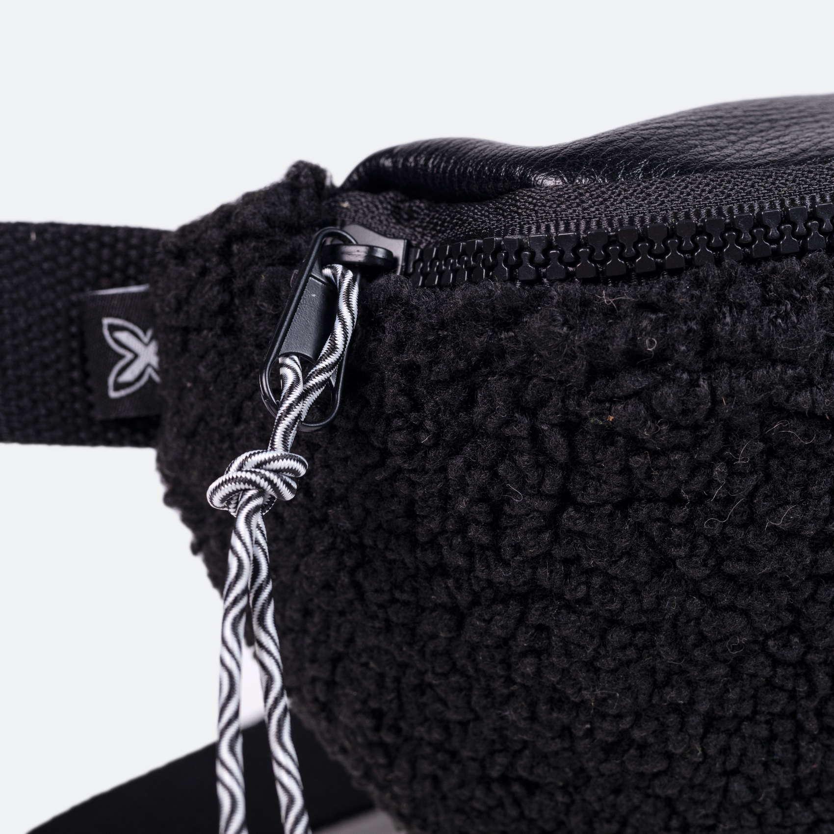 DEEP FW24 FANNYPACK BLACK