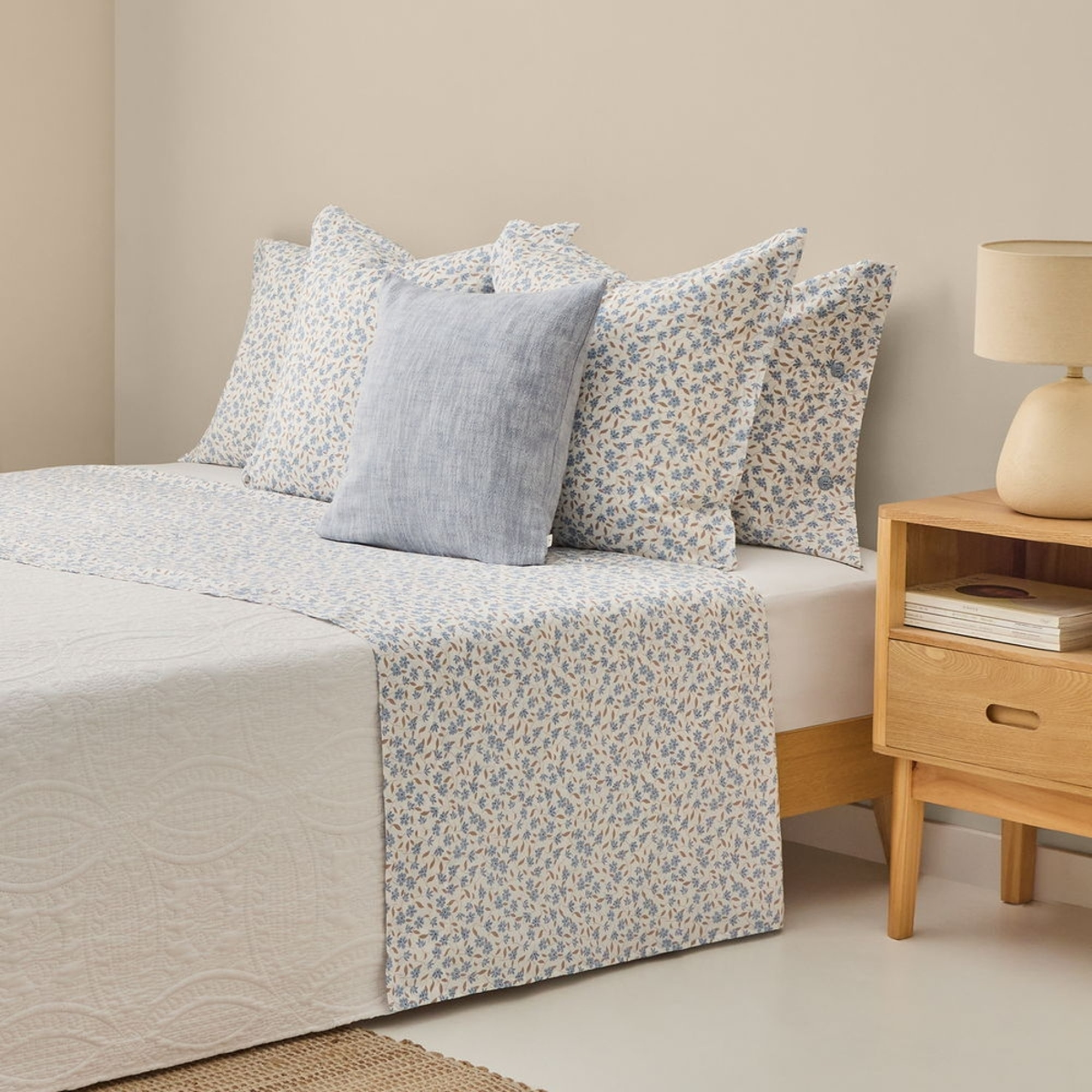 Sábana de algodón 180 hilos flores Resplena color azul 100% Algodón percal