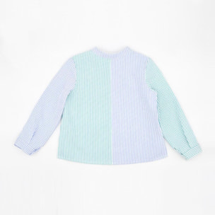 Camisa de manga larga, estampado combinado de rayas azules y rayas verdes. Cuello mao y bolsillo.