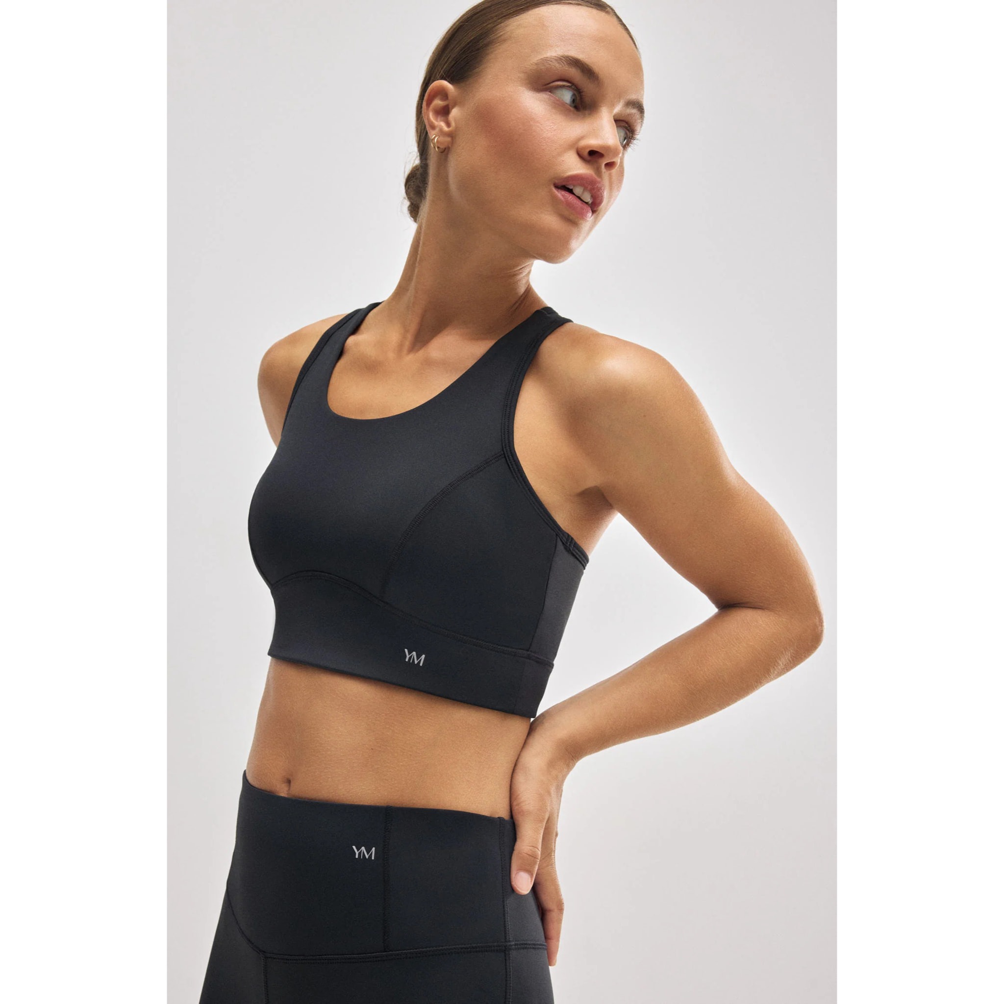 Reggiseno sportivo nero con schiena incrociata