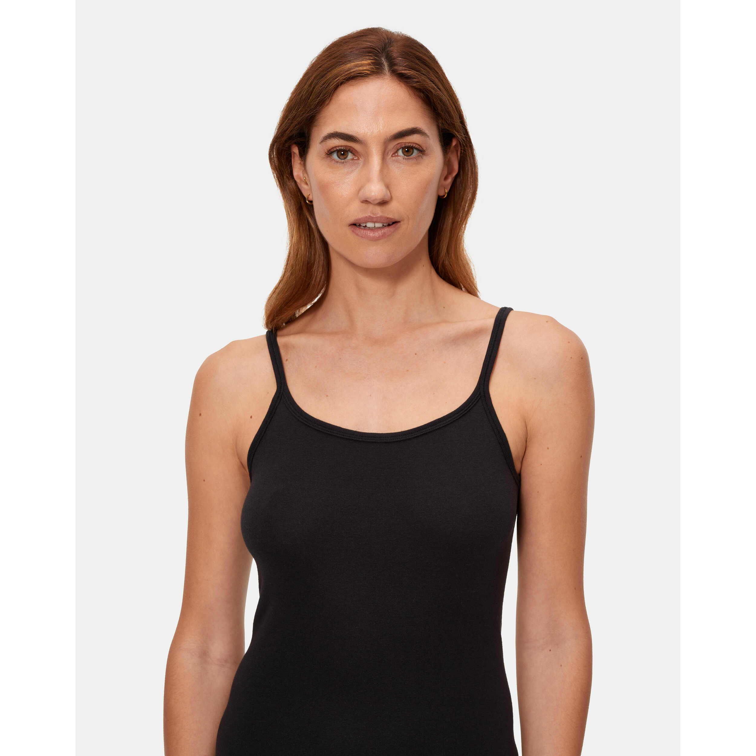 Camiseta de tirantes finos de patrón básico con escote redondo ligeramente escotado