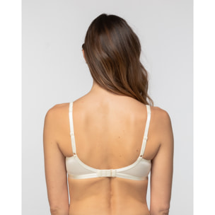 Sujetador de sujeción perfecta. Sin aros, hecho en una microfibra satinada