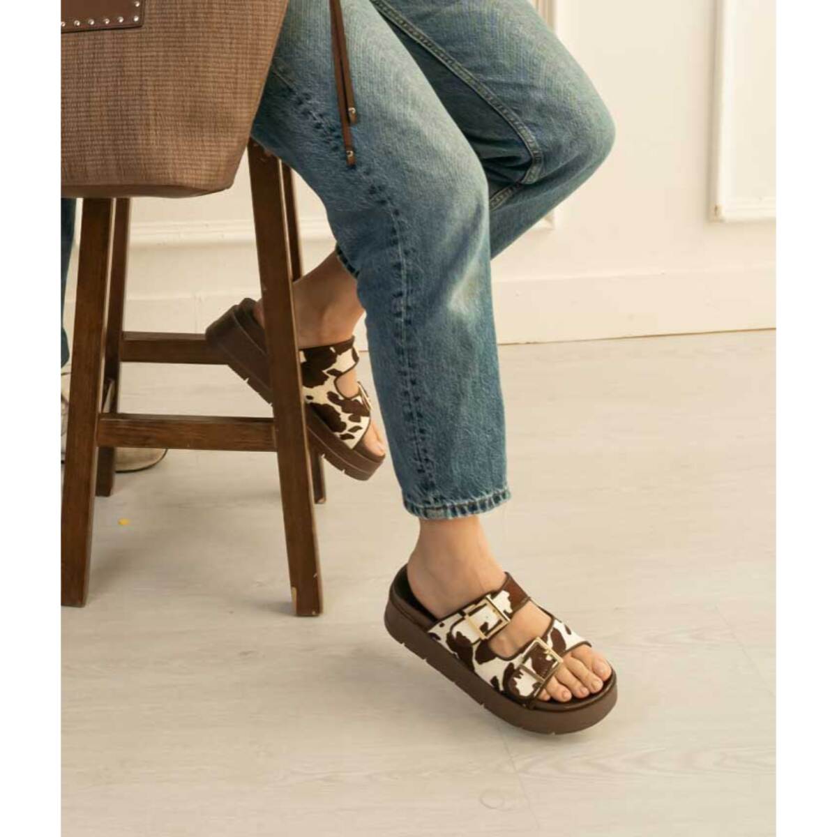 Sandalias de plataforma con pelo print cebra