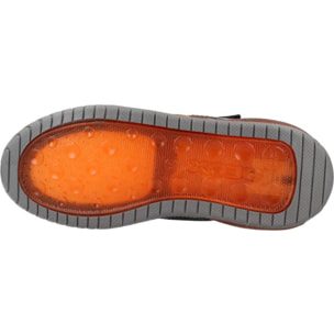 Zapatillas Niño de la marca GEOX  modelo J INEK B. NEGRO