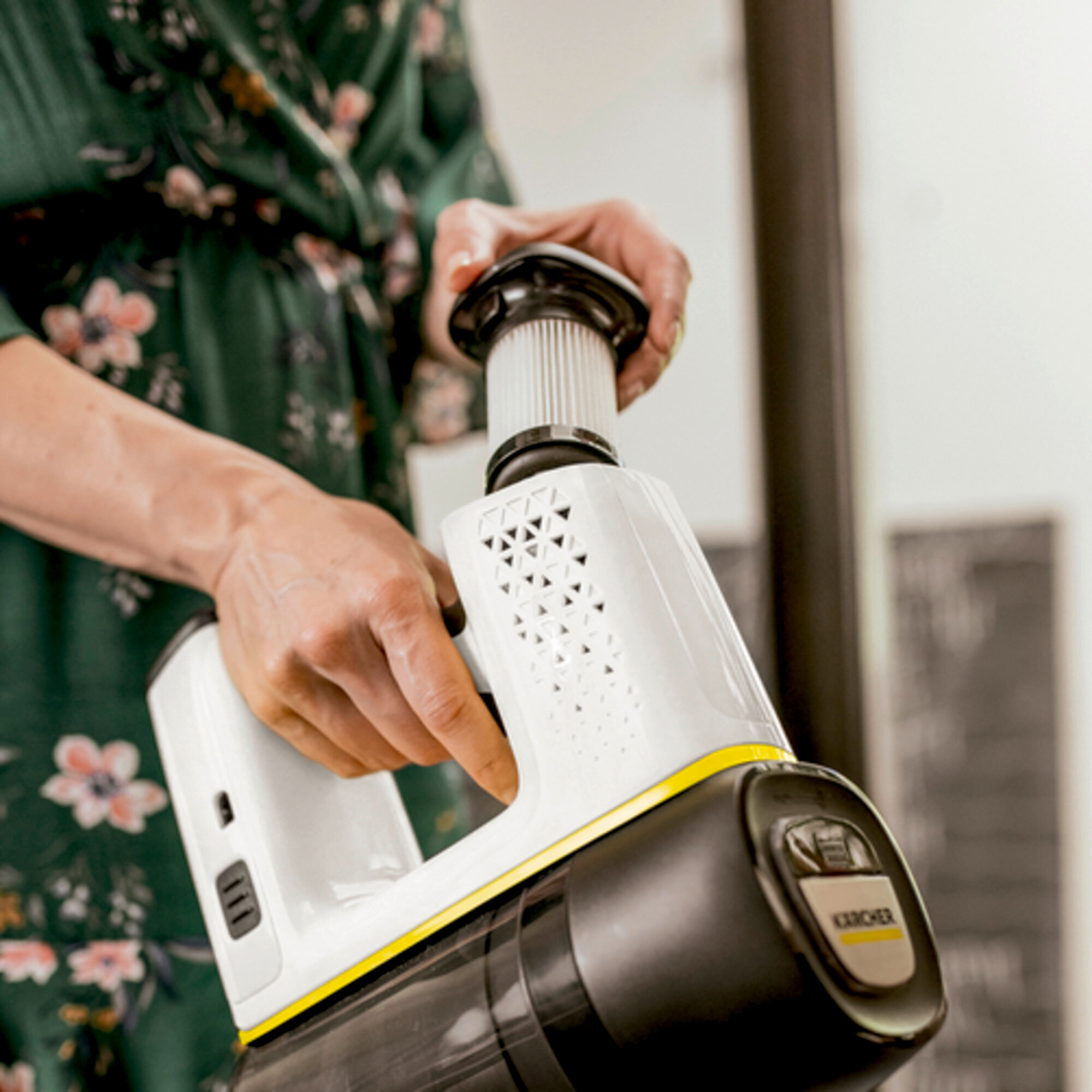 Aspirateur balai sans fil Karcher VC 6 Cordless purFamily Blanc - Autonomie 50 min- Filtre HEPA- Spécial Famille