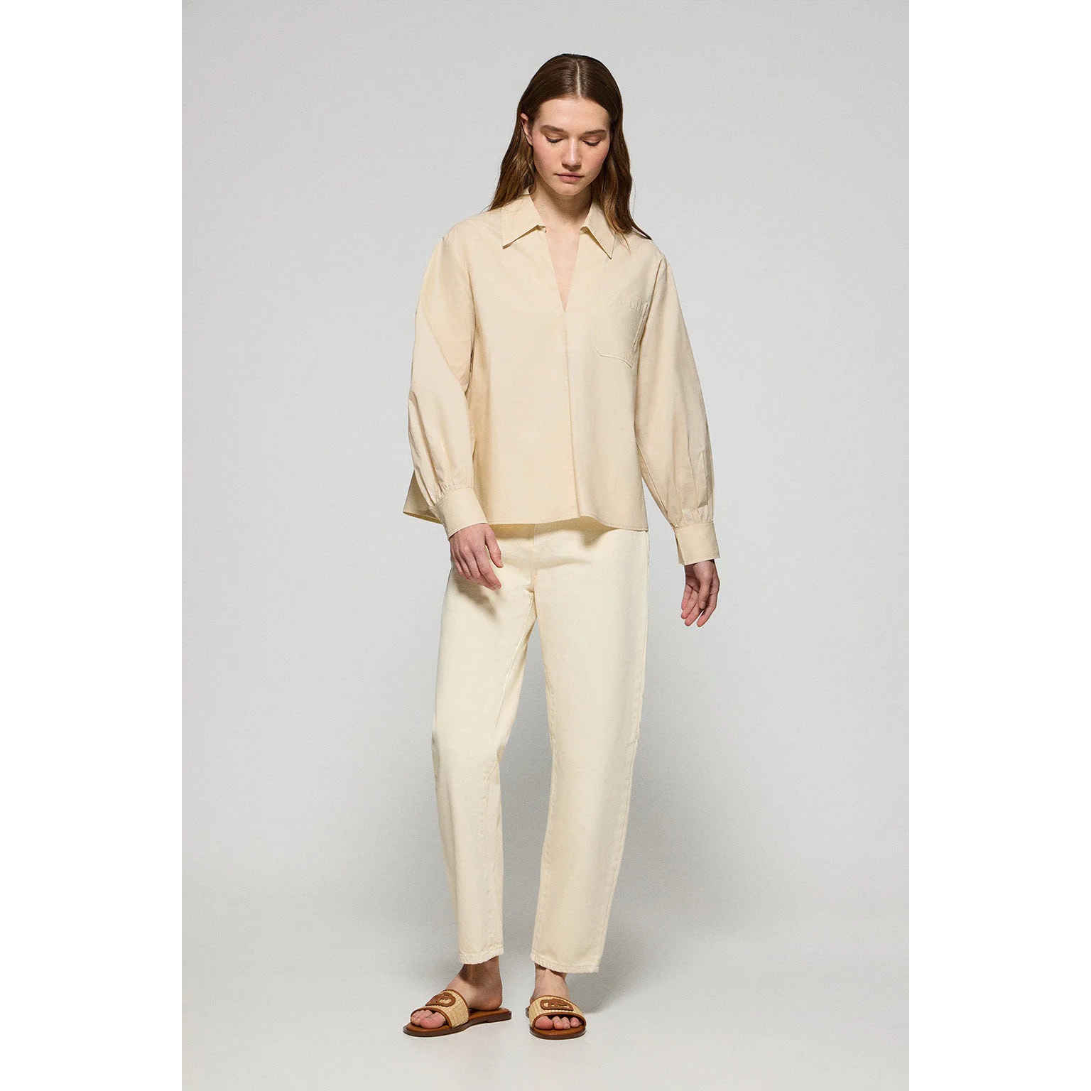 Blusa Solar beige in cotone con particolare ricamato