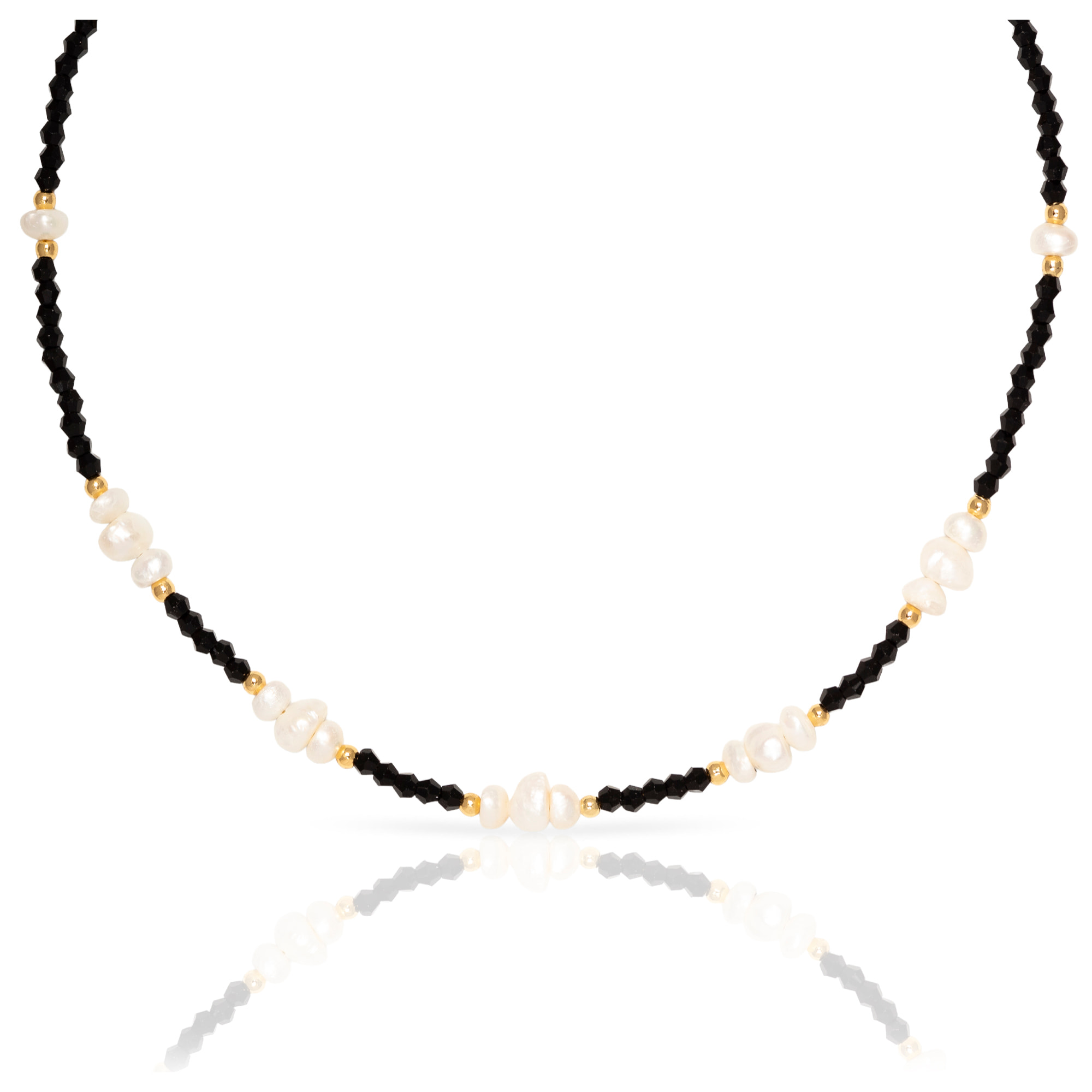Collar de cristal de punta negra y perlas naturales con cierre de mosquetón.