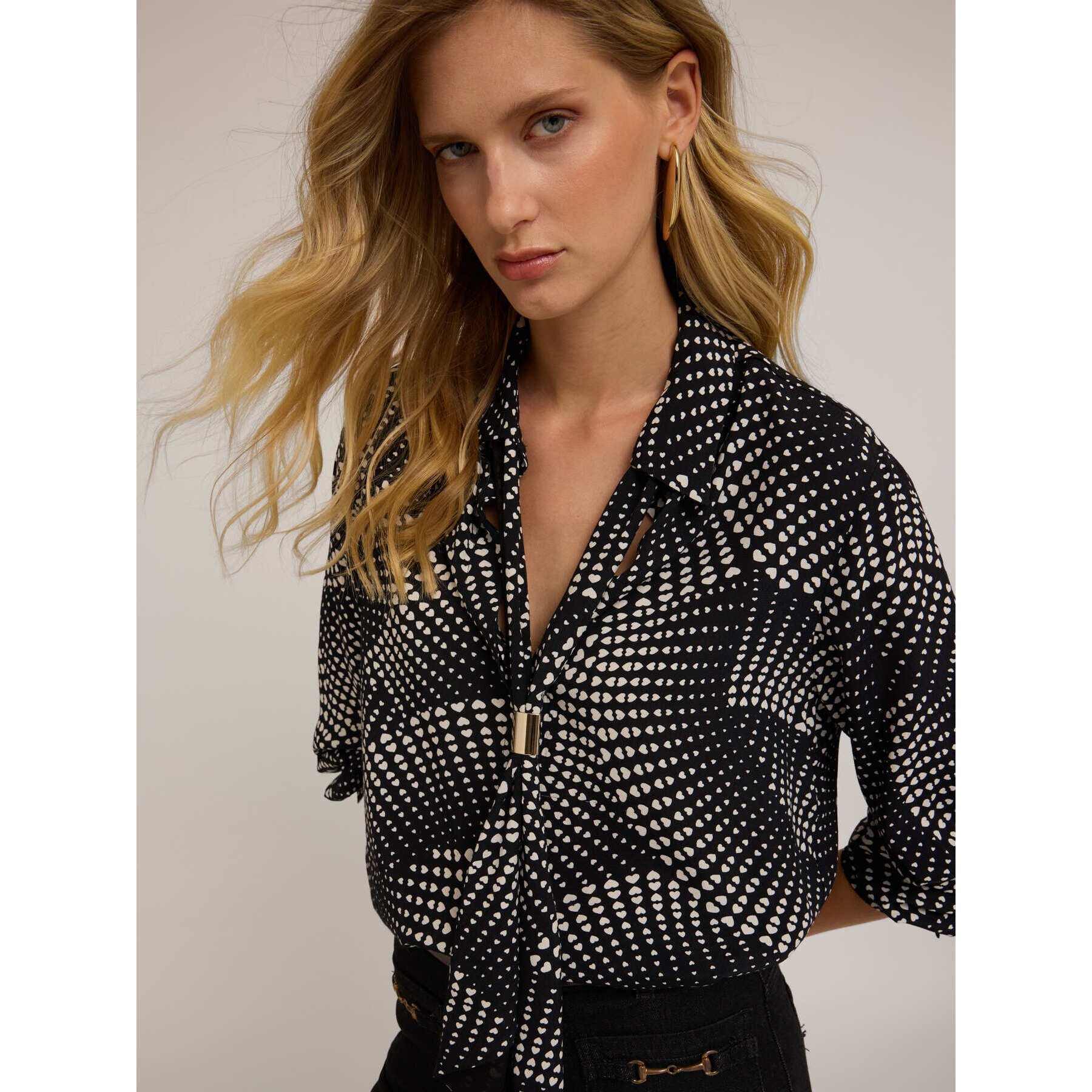 Motivi - Camicia con cravattina fantasia a cuori - Nero