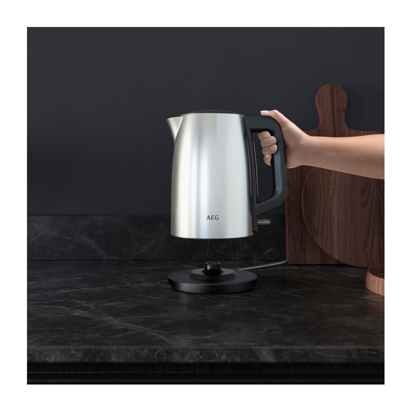 AEG Hervidor de agua de de acero inoxidable de 2200 W y 1,7 litros de capacidad K3-1-3ST
