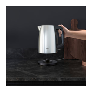 AEG Hervidor de agua de de acero inoxidable de 2200 W y 1,7 litros de capacidad K3-1-3ST
