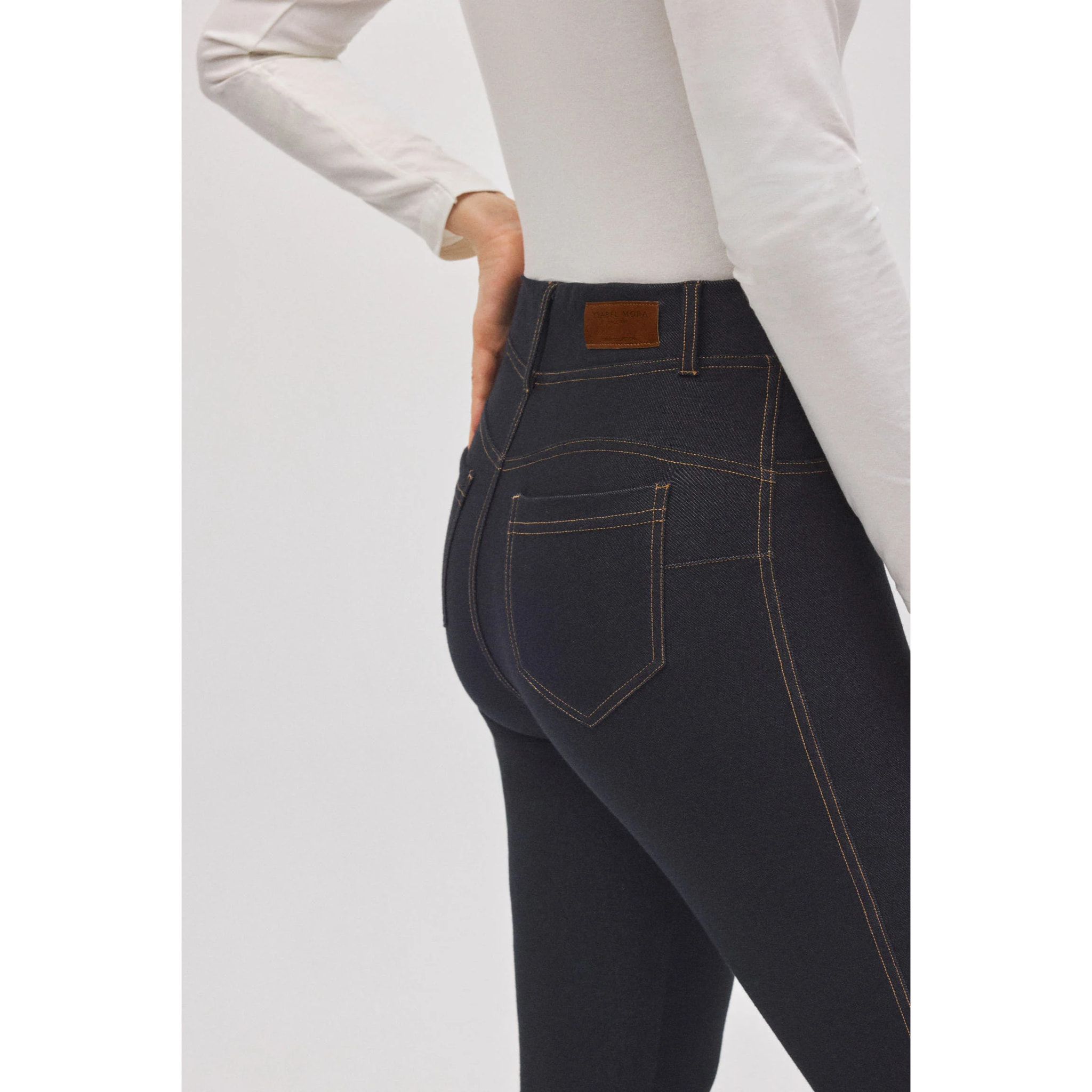 Jeans a zampa elasticizzati neri