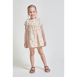 Vestido manga corta con volantes en hombros, estampado de fresas y falda fruncida | Color: Crudo | Street Monkey