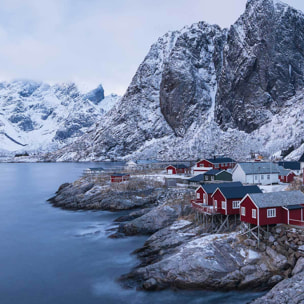 Tableau village nordique sous la neige Toile imprimée