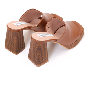 Sandali in simil pelle con tacco e zeppa in sughero