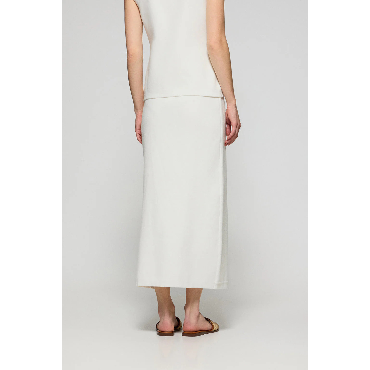 Falda color crudo de punto abotonada Manoban con detalle nacarado