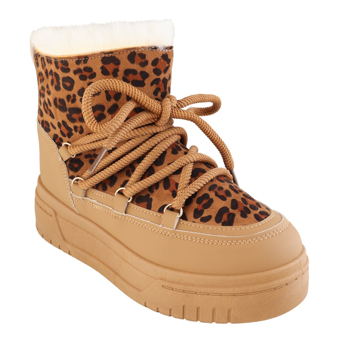 Stivaletti in simil camoscio imbottiti con stringhe