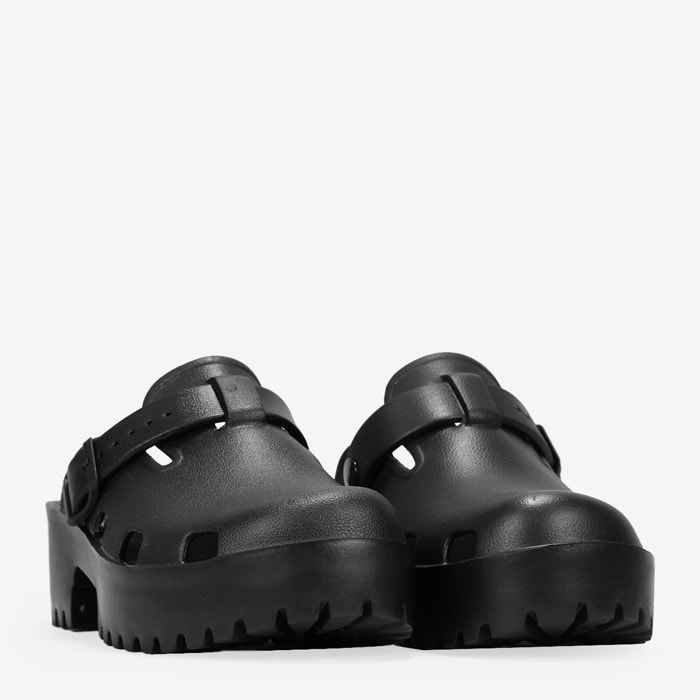 Zuecos de goma negros con plataforma