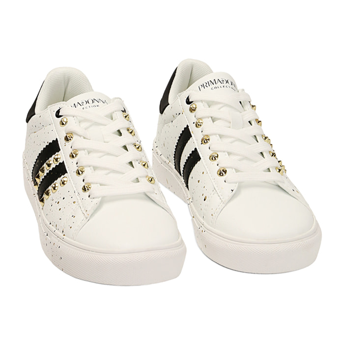 Sneakers bianche con borchie oro
