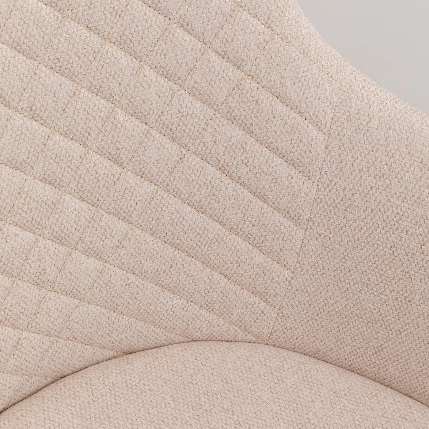 Chaise avec accoudoirs pivotante Coco crème et chêne Kare Design