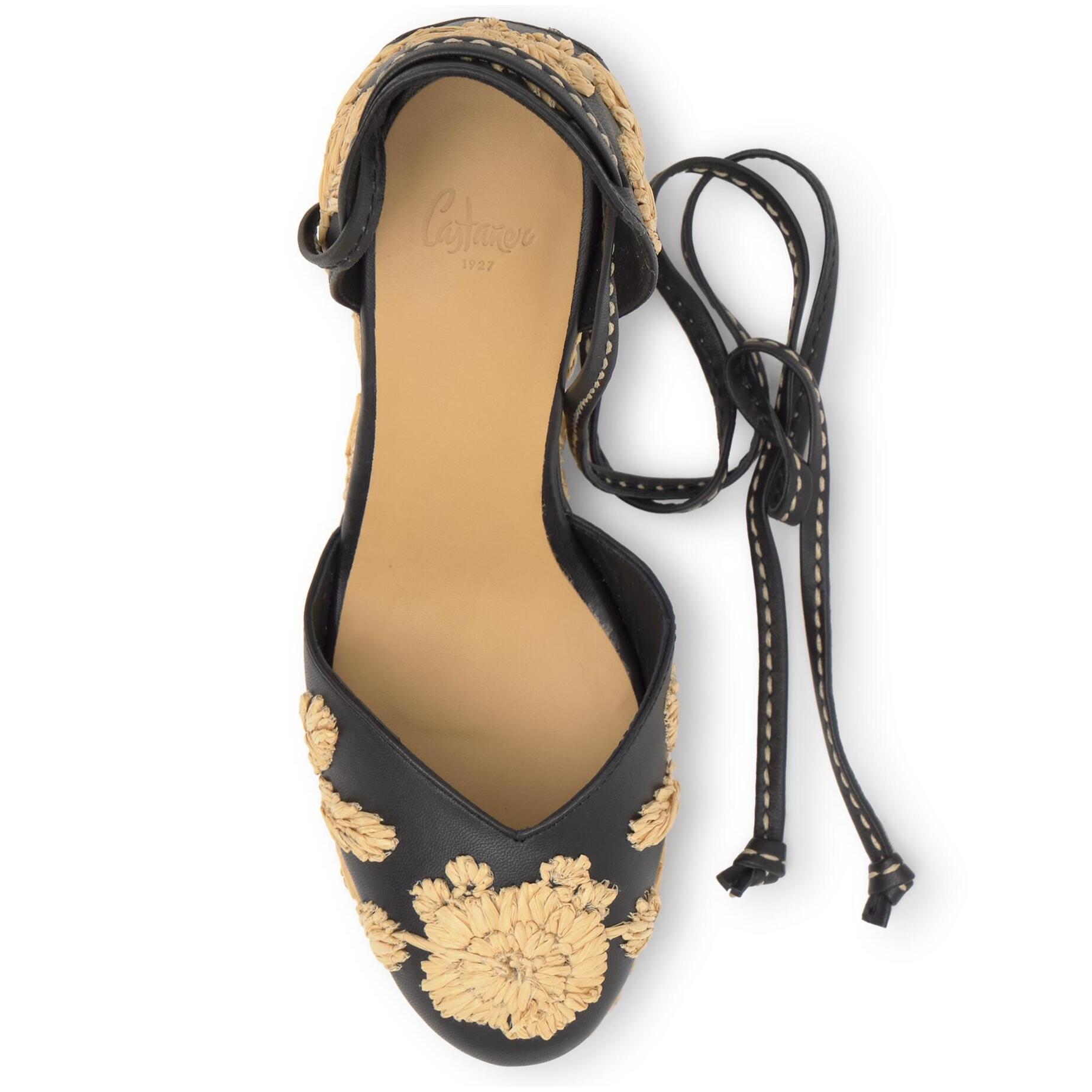 Alpargata Carmela cuña de yute en napa con motivos florales bordados y cintas