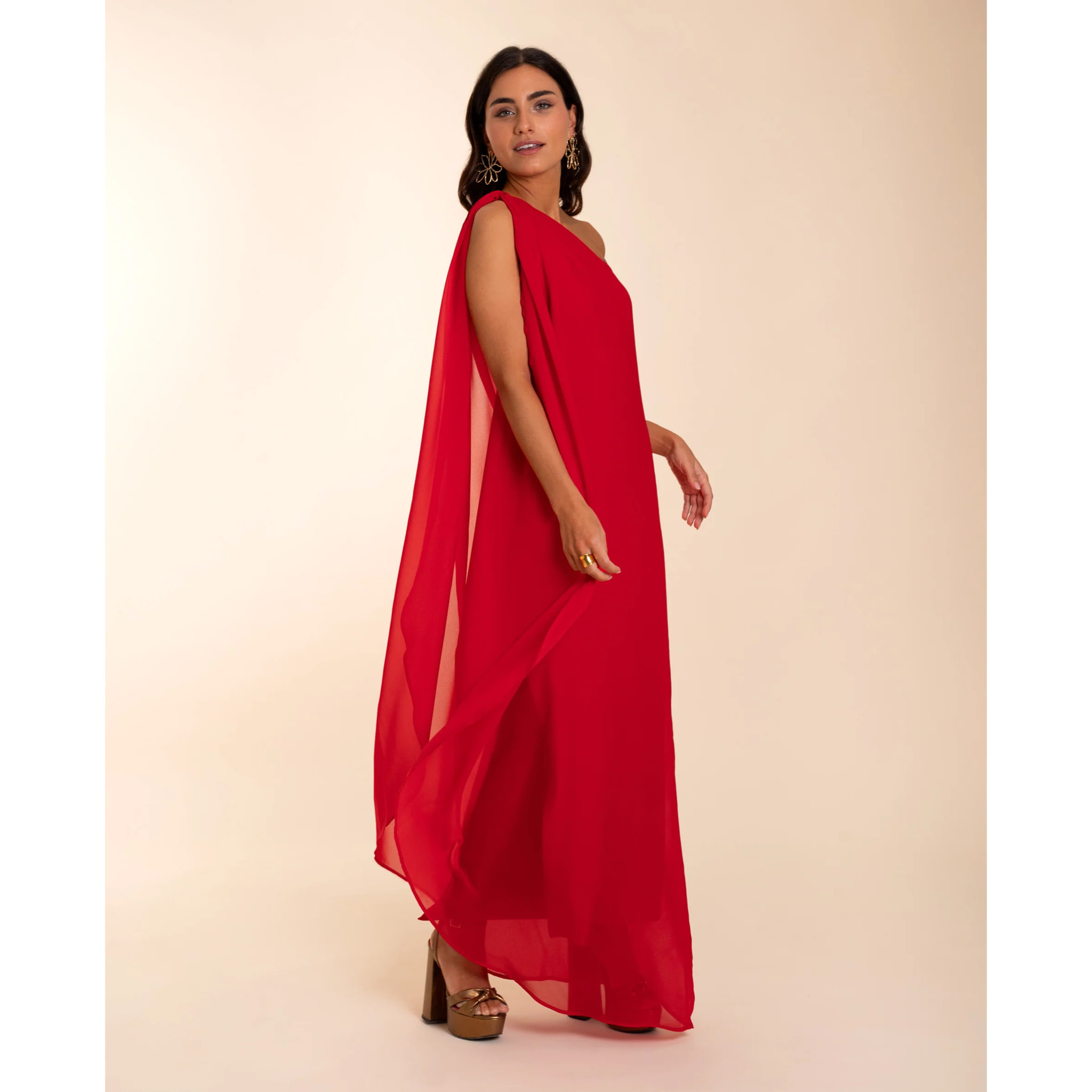 Vestido largo con capa asimétrico