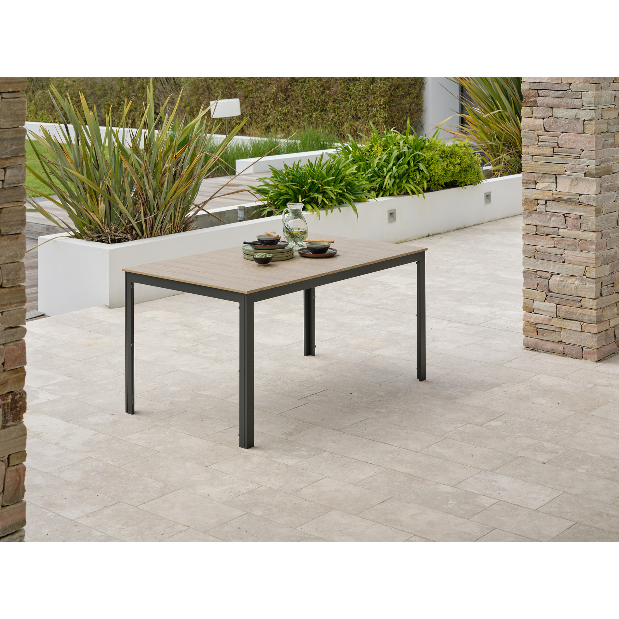 BOSTON - Table de jardin en alu plateau en polywood imitation bois