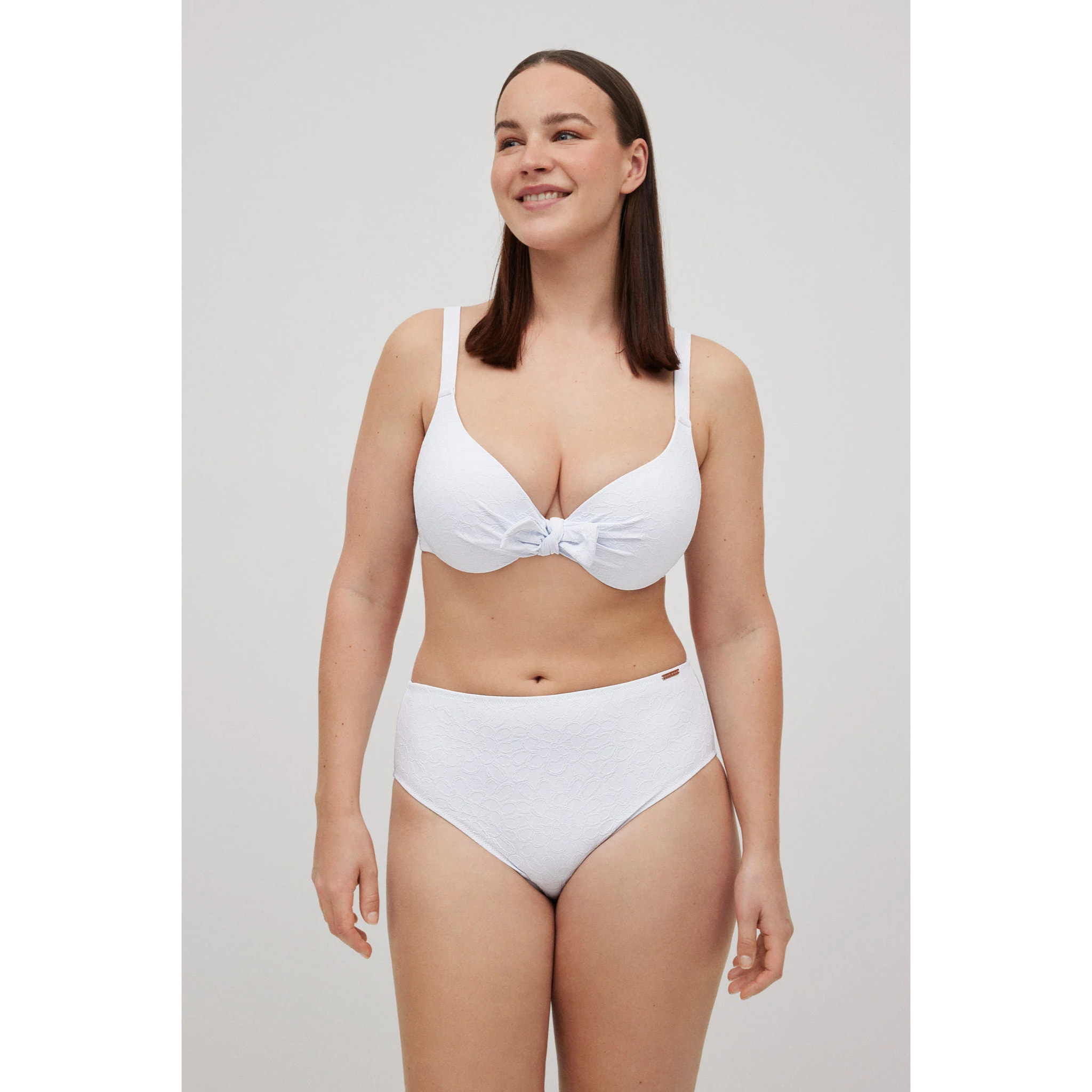 Set bikini strutturato con spalline larghe bianche