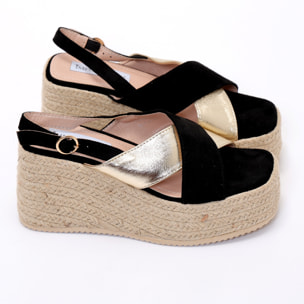 Sandali in simil pelle scamosciata con zeppa in rafia