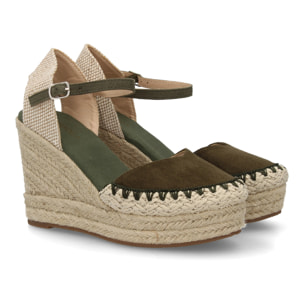Alpargata de cuña alta de esparto con cierre de hebilla