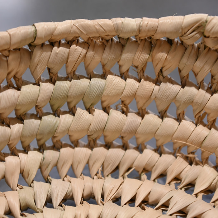 Panier rond ajouré en feuille de palmier tressé - Naturel