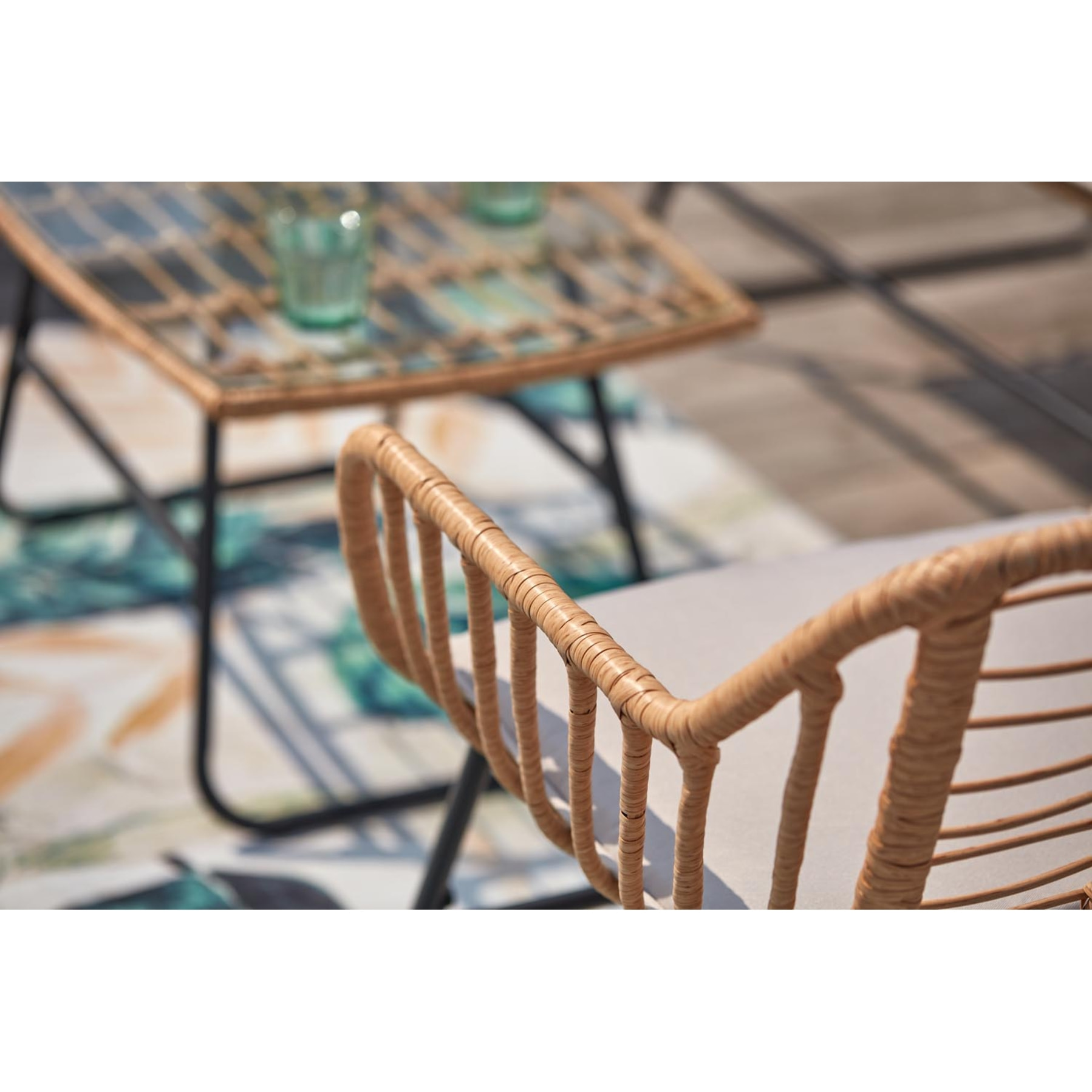 ALVARADO Salon de jardin 4 places en rotin et acier beige et noir