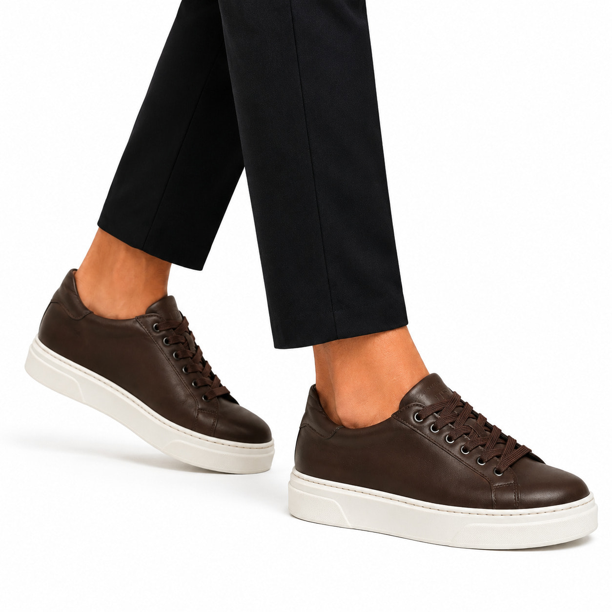 Sneakers stringate in vera pelle