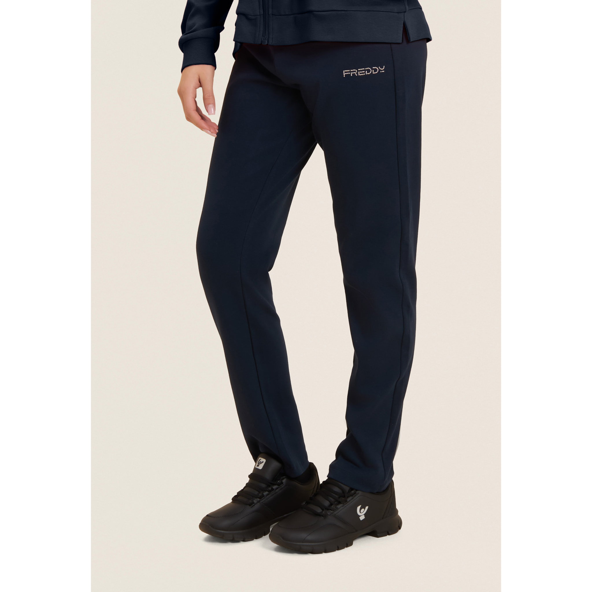 Tuta con zip e collo alto, logo con perline sulla manica