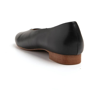 Ballerina con scollo a cuore e tacco 2 cm - NERO