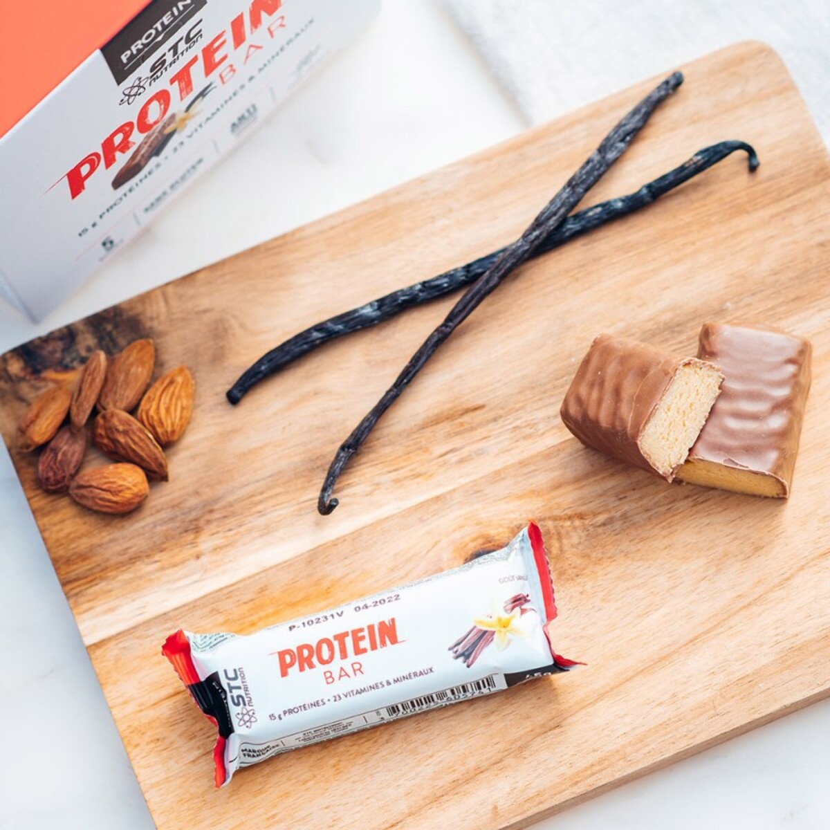 STC NUTRITION - Protein Bar - Barre protéinée enrichie en vitamines & minéraux - Maintien de la masse musculaire - Vanille - 14g de protéines par barre - Etui de 5 barres