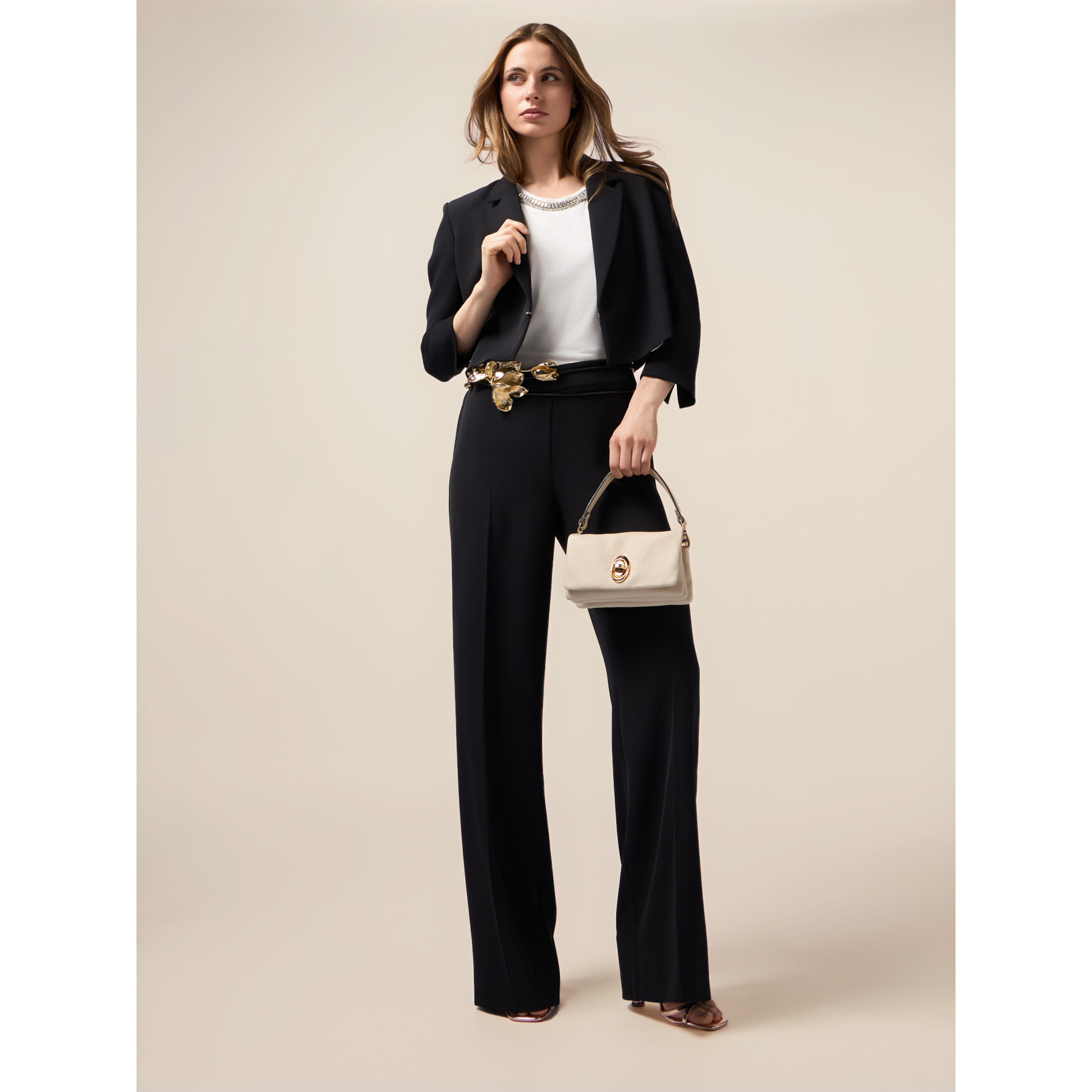 Oltre - Pantalones fluidos con cinturón joya - Negro