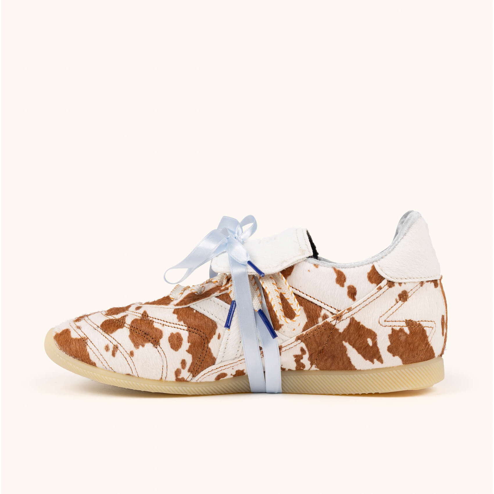 Sneakers de Estilo Fútbol Retro-Futuro con Estampado de Vaca MUNICH MUNDIAL STRADA COW 01